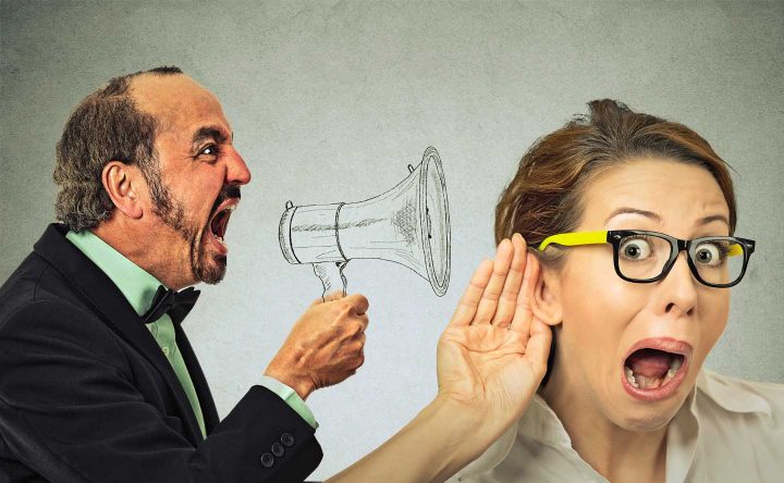Exagerar la voz en las redes sociales