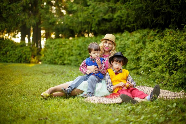 Una familia que sale de excursión
