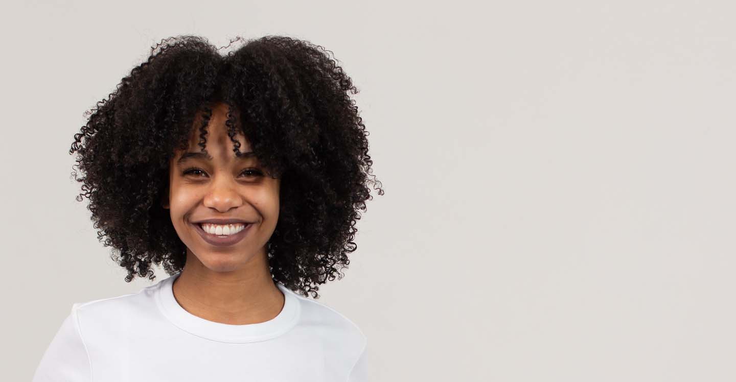 Una mujer alegre - Photo by Monstera from Pexels