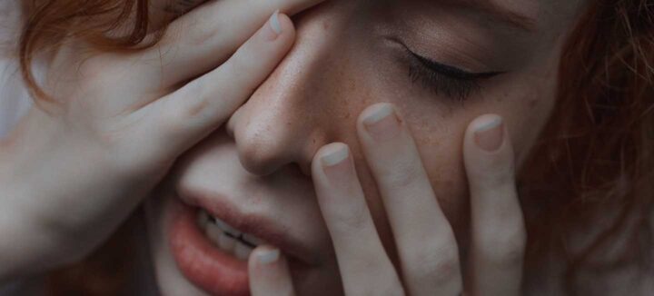 Mujer ansiosa -  Photo by Ana Bregantin from Pexels