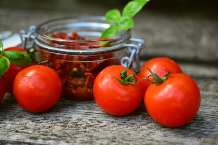 Fresh and dried tomatoes