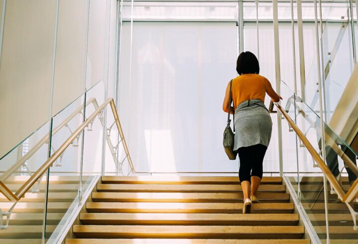 Subir por las escaleras en lugar de coger el ascensor